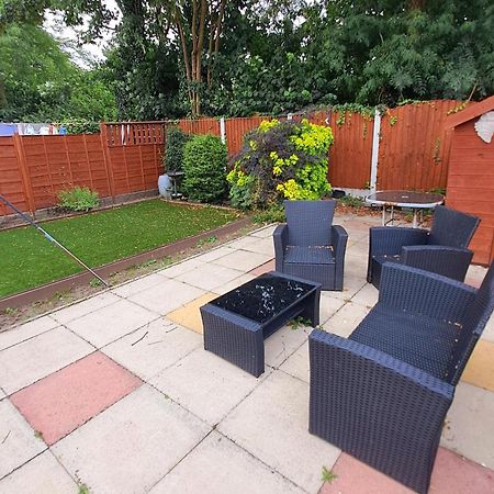 Dalton House - Three Bedroom Property Stretford Free Parking Near The Trafford Centre Manchester Kültér fotó
