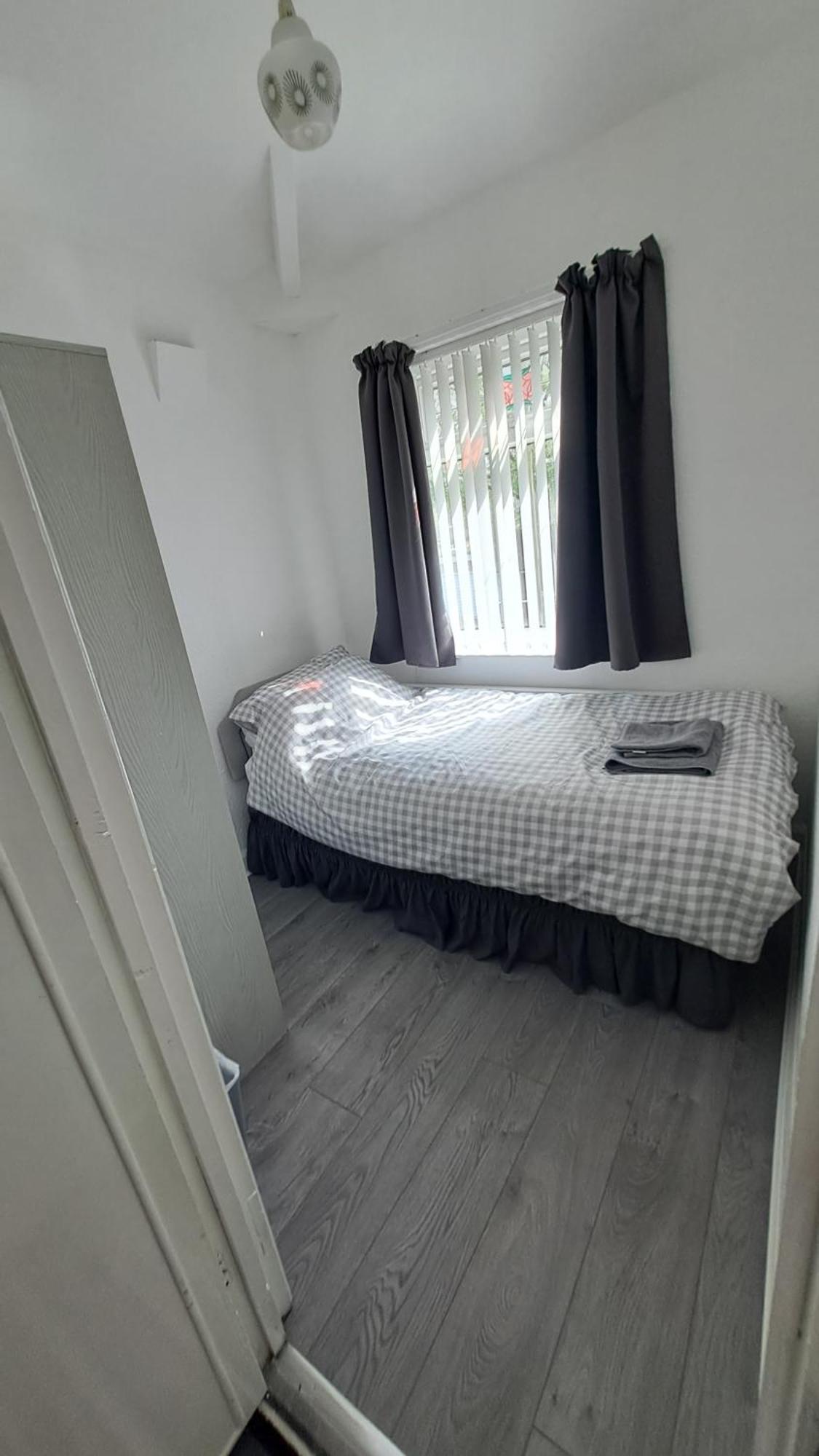 Dalton House - Three Bedroom Property Stretford Free Parking Near The Trafford Centre Manchester Kültér fotó